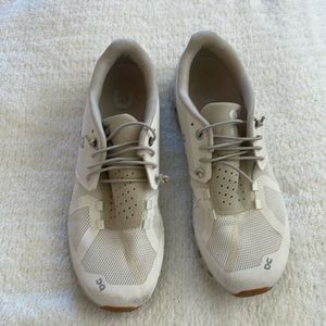 ON women's ivory sneakers size 7.5